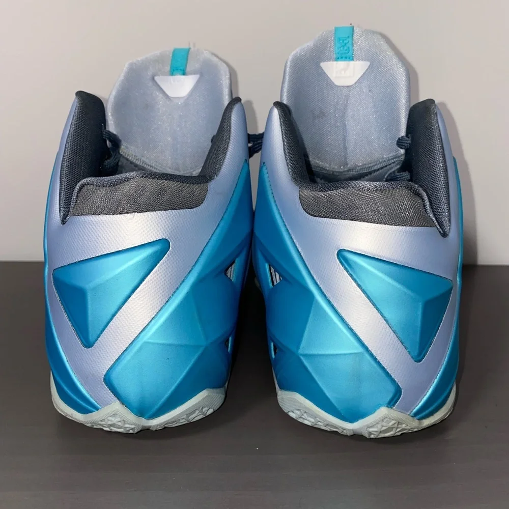 Nike - Picture 11 of 16